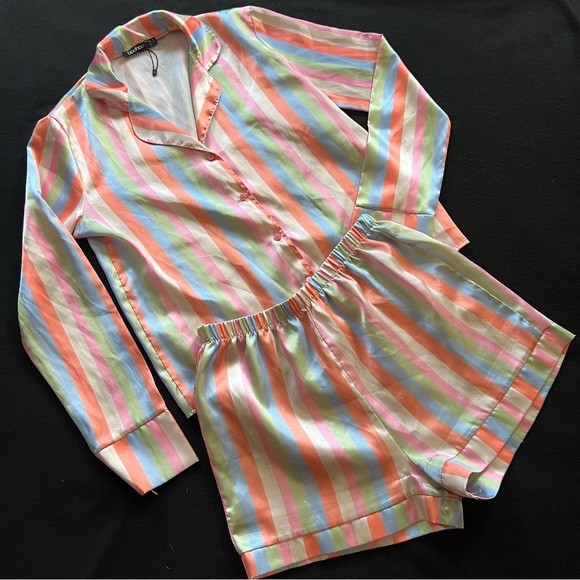 BOOHOO Women’s Satin Pajama Set Long Sleeve Top and Shorts Size 6 Medium - Picture 16 of 16
